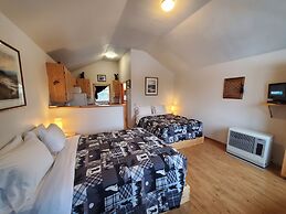 DENALI'S ALASKAN SPRUCE CABINS