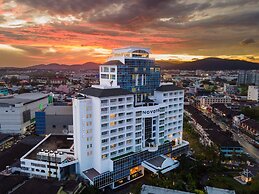 Novotel Phuket City Phokeethra Hotel