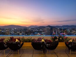 Novotel Phuket City Phokeethra Hotel