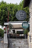 Auberge du Vieux Lanas