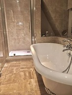 Le Bouchon Brasserie & Hotel