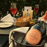 Le Bouchon Brasserie & Hotel