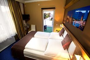 C&S Hotel