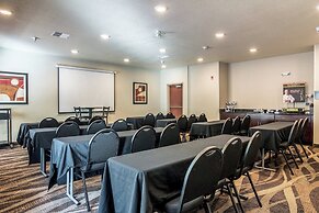 Cobblestone Hotel & Suites - Erie