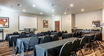 Cobblestone Hotel & Suites - Erie