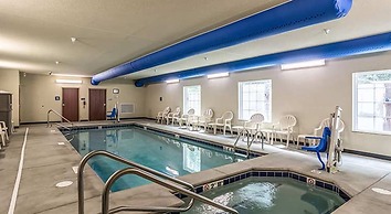 Cobblestone Hotel & Suites - Erie