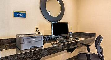 Cobblestone Hotel & Suites - Erie