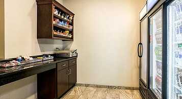 Cobblestone Hotel & Suites - Erie