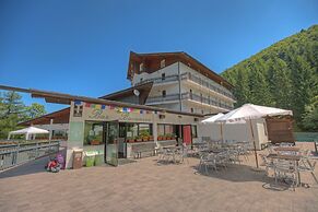 Hotel Bucaneve