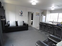 Glenavys Waitaki River Motor Camp - Caravan Park