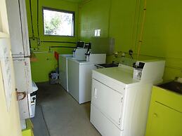 Glenavys Waitaki River Motor Camp - Caravan Park