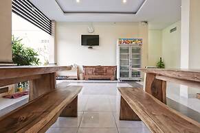 RedDoorz @ Benesari 2