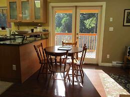 Cosy Woodpecker Cottage