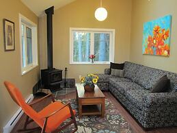 Cosy Woodpecker Cottage