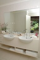 Myers Creek Cascades Luxury Cottages