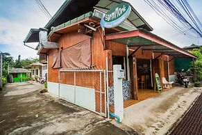 Sarm Mork Guesthouse