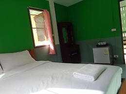 Sarm Mork Guesthouse