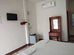 Sarm Mork Guesthouse