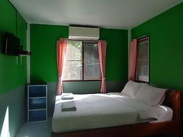 Sarm Mork Guesthouse