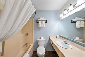 Auberge Shores Inn & Hotel