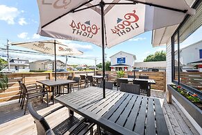 Auberge Shores Inn & Hotel