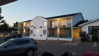 Auberge Shores Inn & Hotel