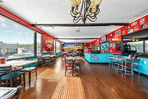 Auberge Shores Inn & Hotel