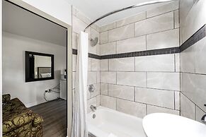 Auberge Shores Inn & Hotel