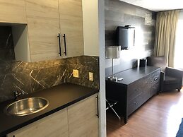 Auberge Shores Inn & Hotel