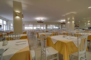 Calamos Beach Family Club Hotel