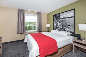 Super 8 by Wyndham Mont Laurier