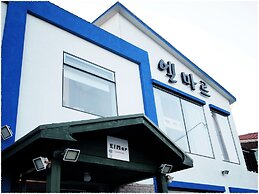 Elmar Guesthouse - Hostel