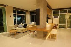 The Royal Bee Apart Hotel