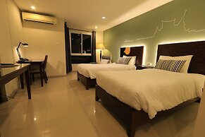 The Royal Bee Apart Hotel