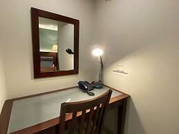 The Royal Bee Apart Hotel