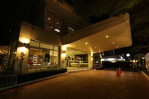 The Royal Bee Apart Hotel