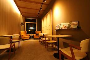 The Royal Bee Apart Hotel