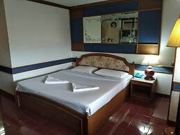 The Pacific Cool Chic