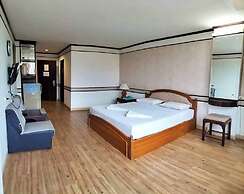 The Pacific Cool Chic