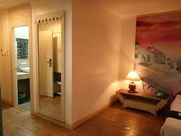 The Pacific Cool Chic