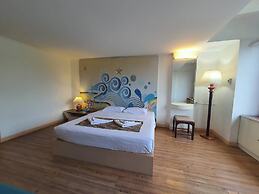 The Pacific Cool Chic