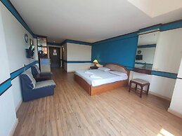 The Pacific Cool Chic