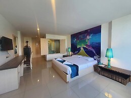 The Pacific Cool Chic