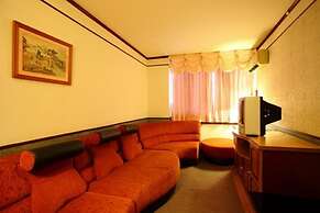 The Pacific Cool Chic