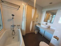 The Pacific Cool Chic