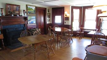 Center Lovell Inn