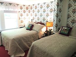 Center Lovell Inn