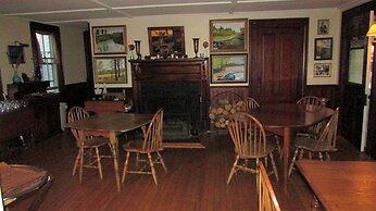 Center Lovell Inn