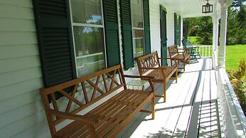 Center Lovell Inn
