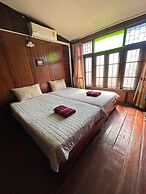 Baan Are Gong Riverside Homestay